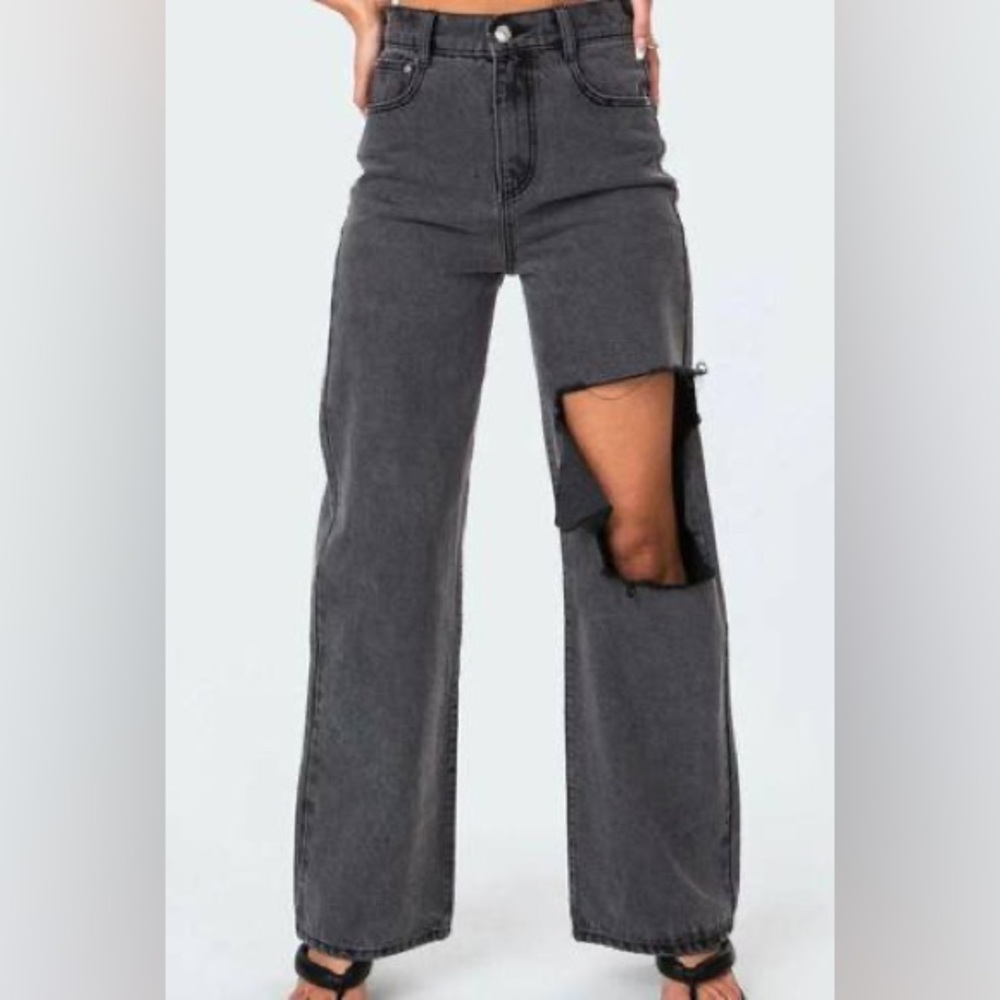 EDIKTED Ripped Jeans